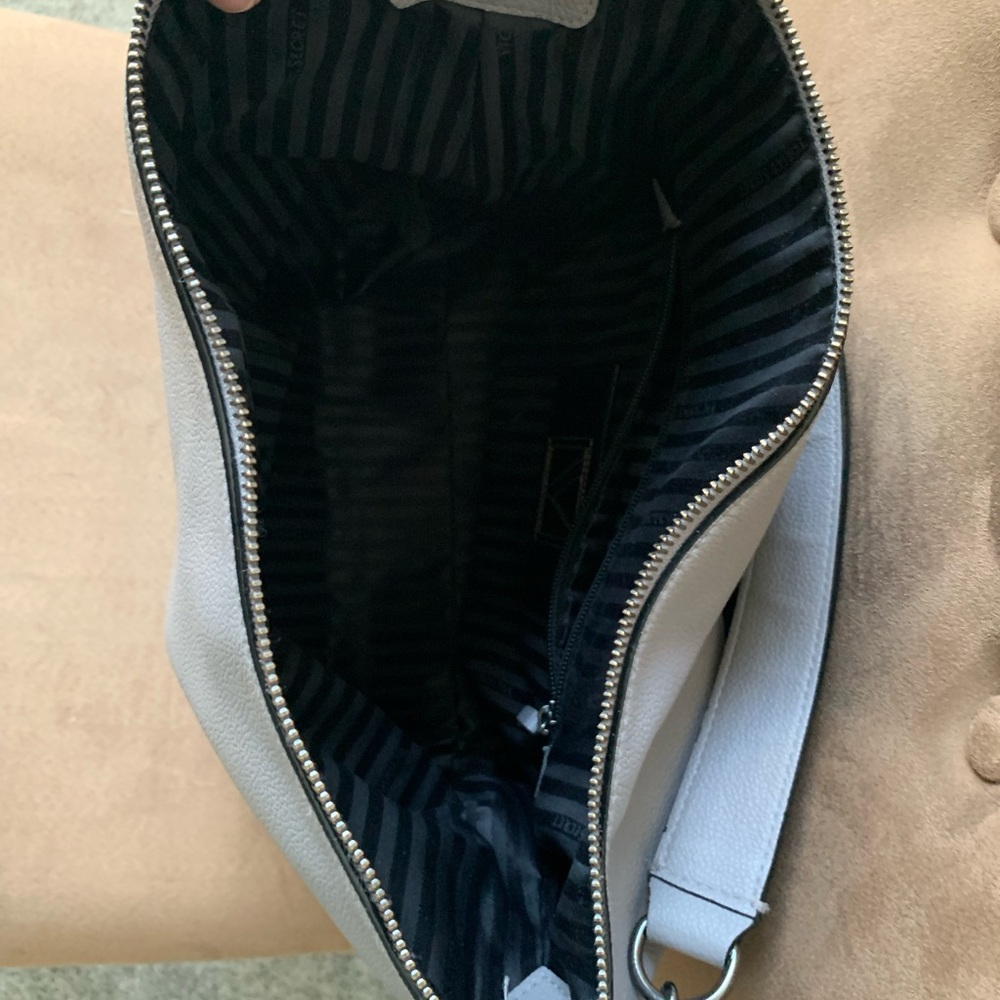 VICTORIA’S SECRET SHOULDER/HAND CURVE BAG - Picture 7 of 8
